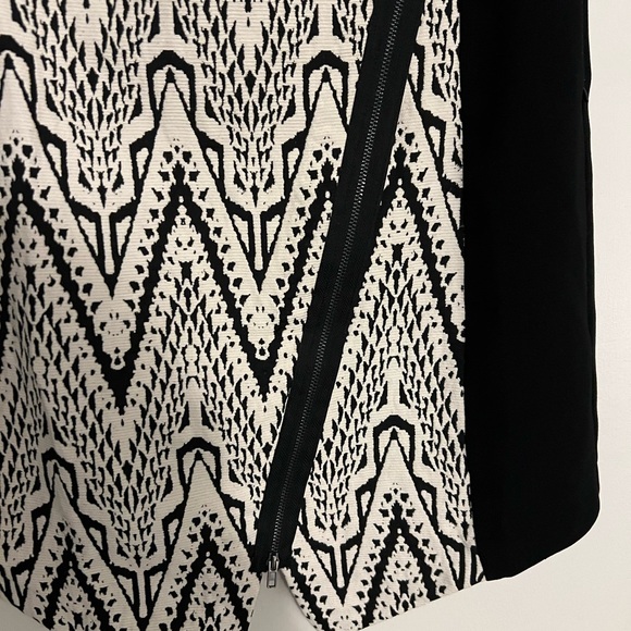 Desigual sleeveless dress with embroidery over a fun patterned inset panel - Picture 4 of 5